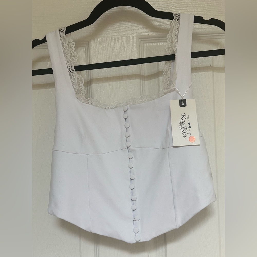ReoRia White Buttoned Crop Top